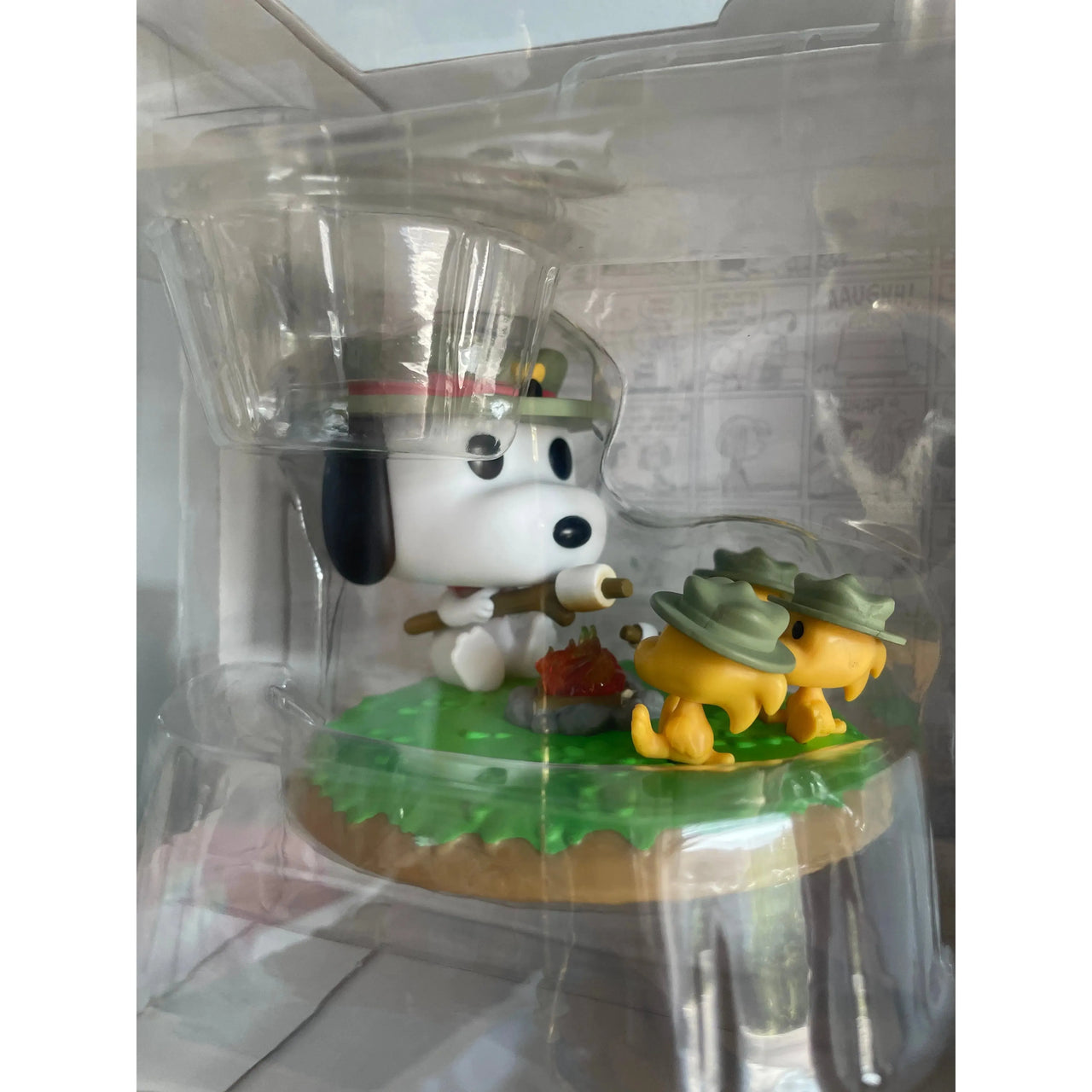 Funko Pop! Deluxe Snoopy 1587 Snoopy & Beagle Scouts Camping Funko